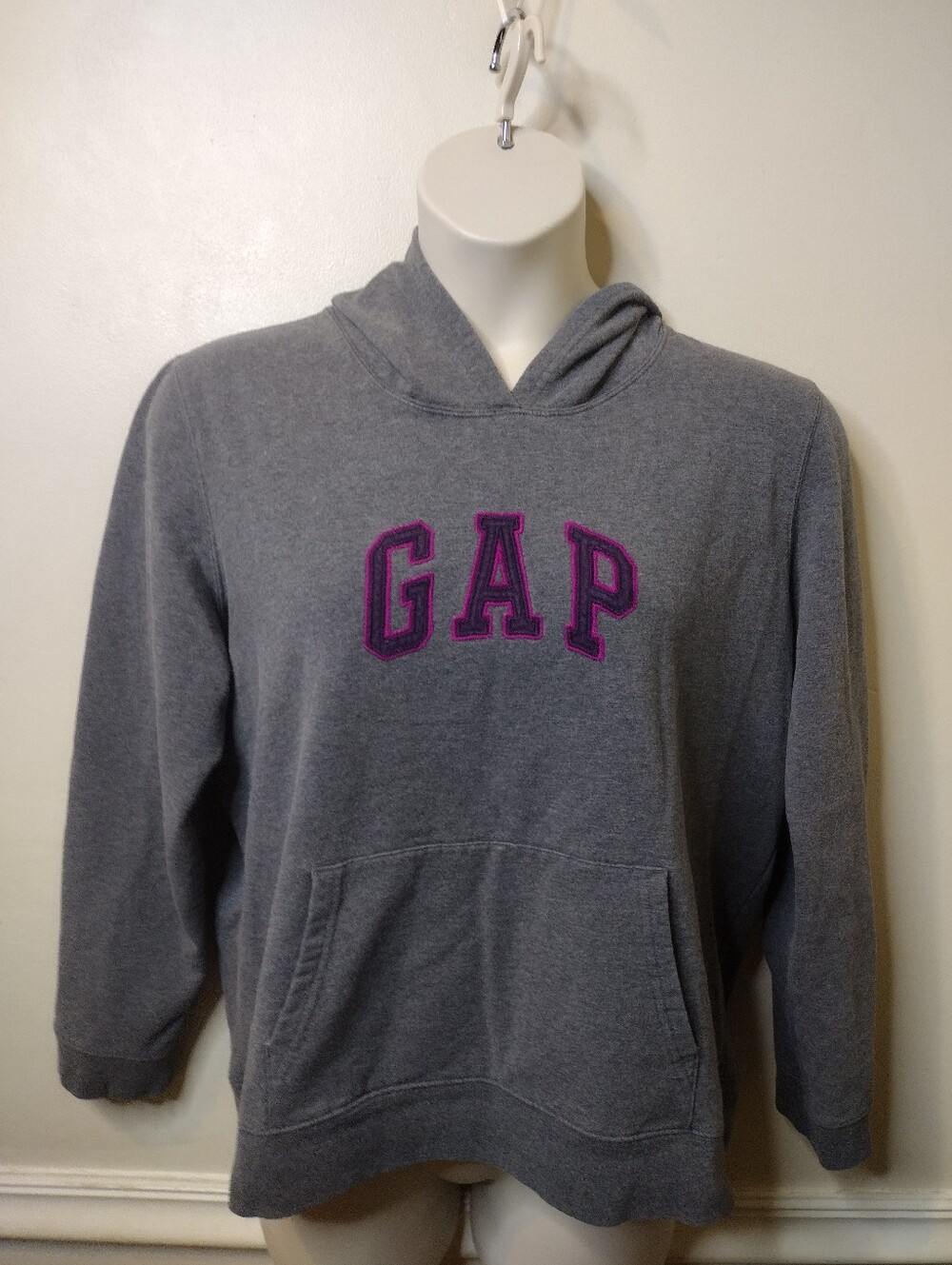 GAP 2009 Gray Kangaroo Pocket Hoodie With Signature Purple Logo